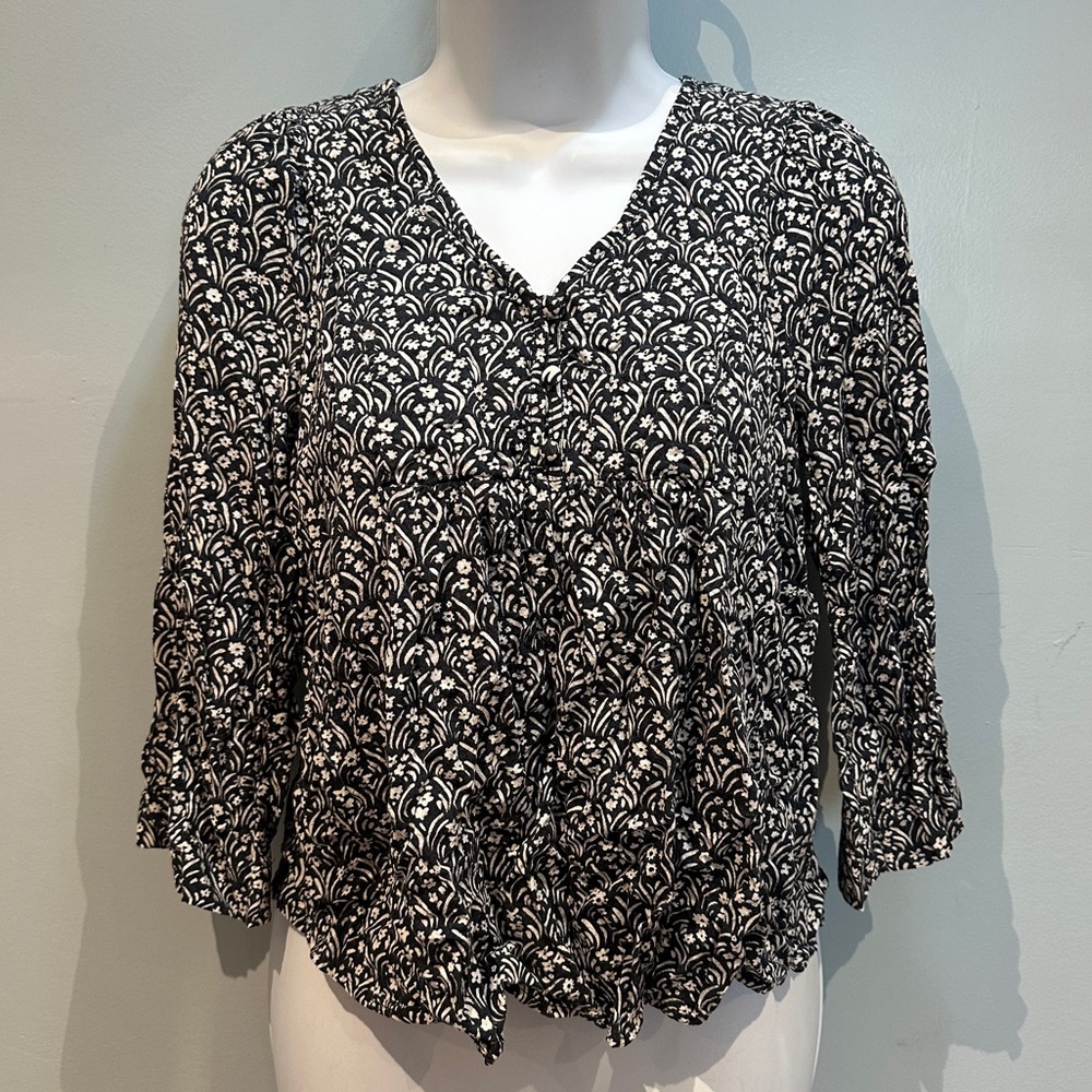 Universal Thread Dark Grey and White Floral Blouse XSmall